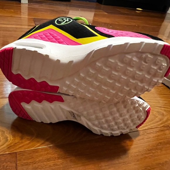 ZUMBA Air Stud Lo Shoes - NEVER WORN! - Picture 6 of 6
